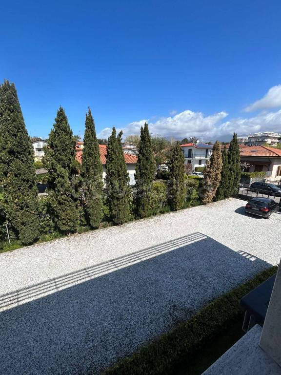 negozio in vendita a Pietrasanta in zona Marina di Pietrasanta