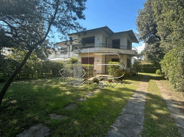 casa indipendente in vendita a Pietrasanta