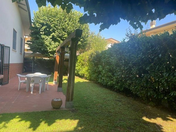 casa indipendente in vendita a Pietrasanta in zona Marina di Pietrasanta