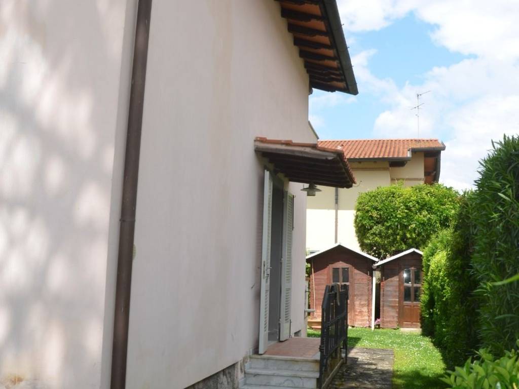 casa indipendente in vendita a Pietrasanta in zona Tonfano