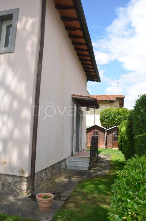 casa indipendente in vendita a Pietrasanta in zona Tonfano