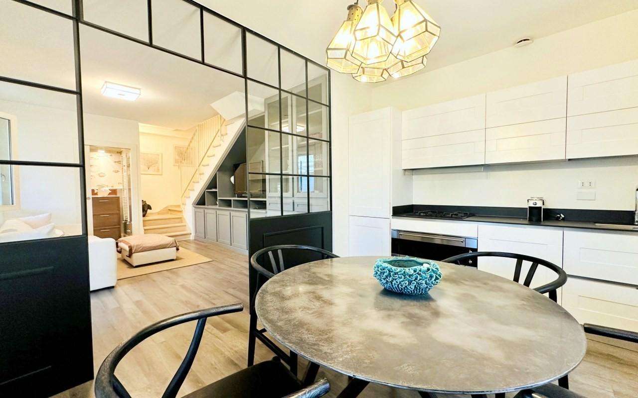 casa indipendente in vendita a Pietrasanta in zona Tonfano
