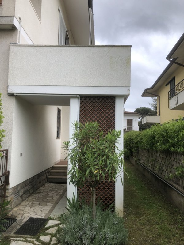 appartamento in vendita a Pietrasanta in zona Vignone