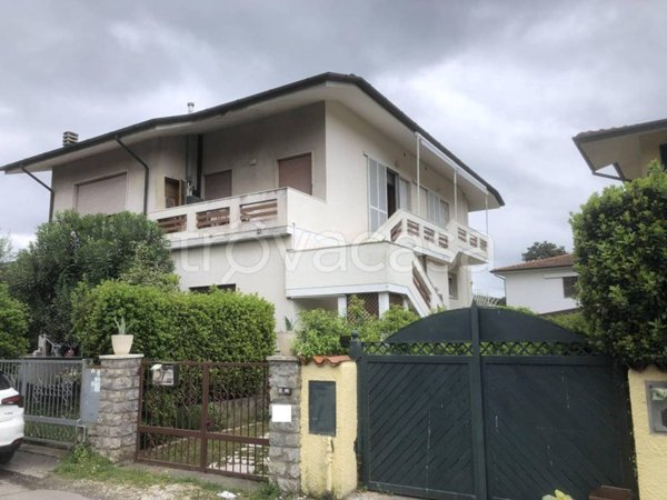 appartamento in vendita a Pietrasanta in zona Fiumetto