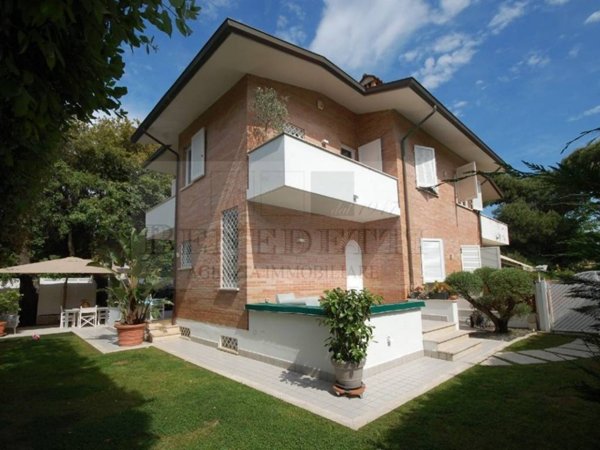 casa indipendente in vendita a Pietrasanta in zona Marina di Pietrasanta