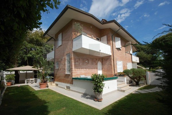 casa indipendente in vendita a Pietrasanta in zona Marina di Pietrasanta