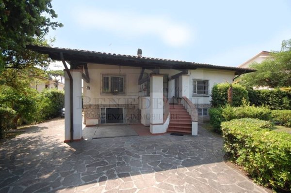 casa indipendente in vendita a Pietrasanta in zona Vignone