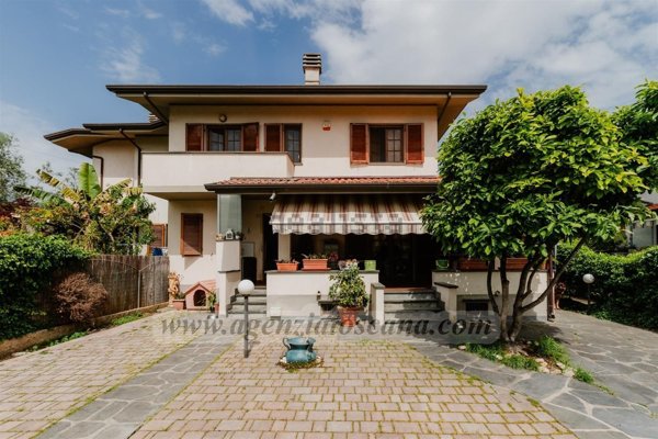 casa indipendente in vendita a Pietrasanta