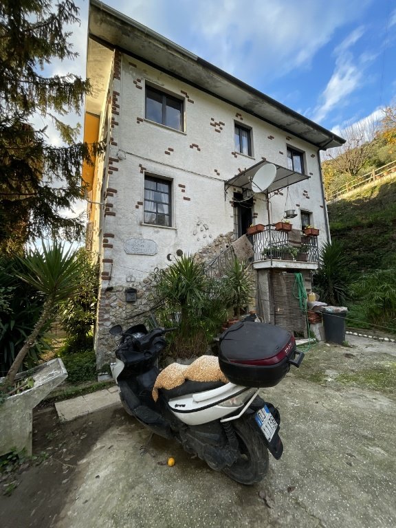 casa indipendente in vendita a Pietrasanta in zona Solaio