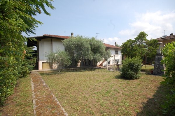 casa indipendente in vendita a Pietrasanta in zona Vignone