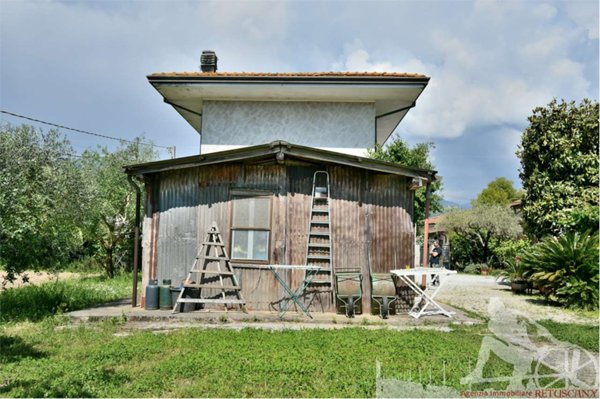 casa indipendente in vendita a Pietrasanta in zona Traversagna