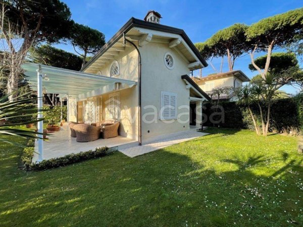 casa indipendente in vendita a Pietrasanta in zona Marina di Pietrasanta