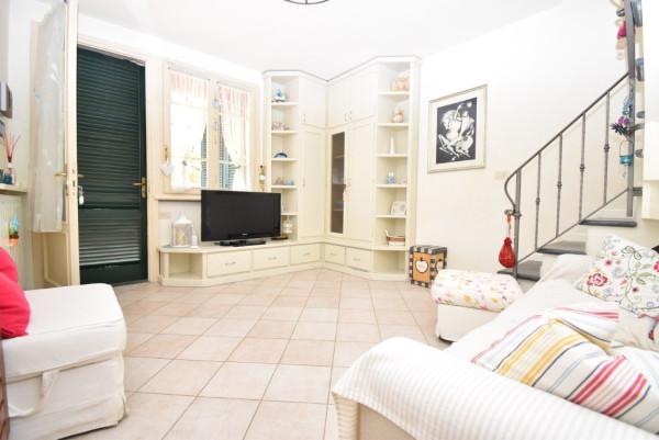 casa indipendente in vendita a Pietrasanta in zona Tonfano