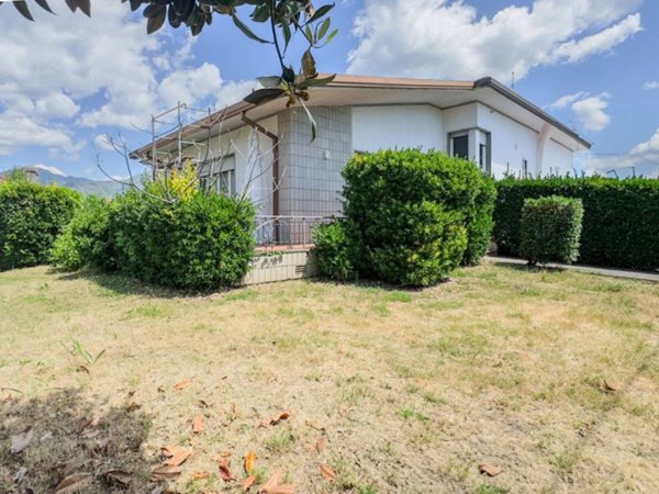 casa indipendente in vendita a Pietrasanta in zona Marina di Pietrasanta