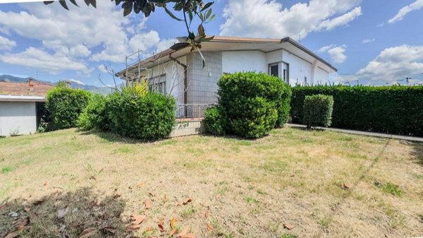 casa indipendente in vendita a Pietrasanta in zona Marina di Pietrasanta