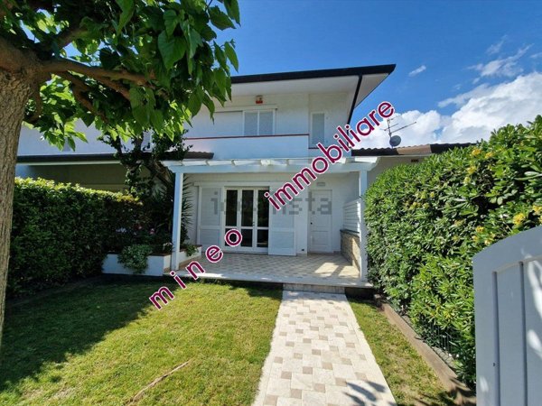 casa indipendente in vendita a Pietrasanta in zona Focette