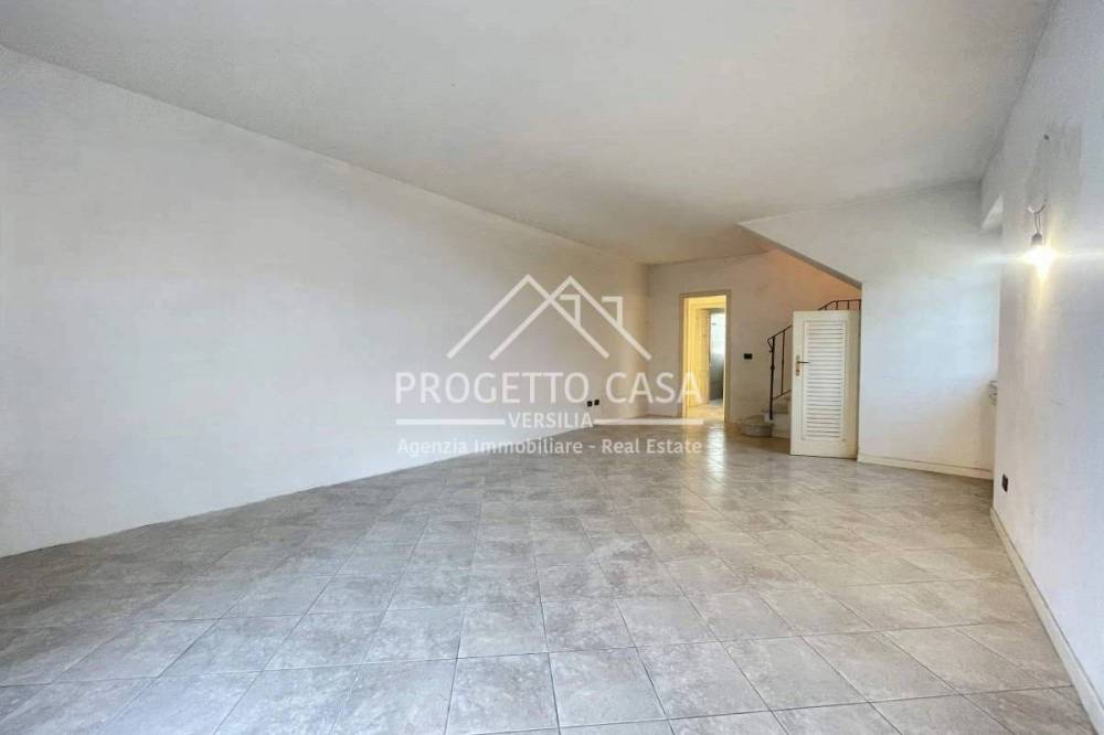 casa indipendente in vendita a Pietrasanta in zona Vignone