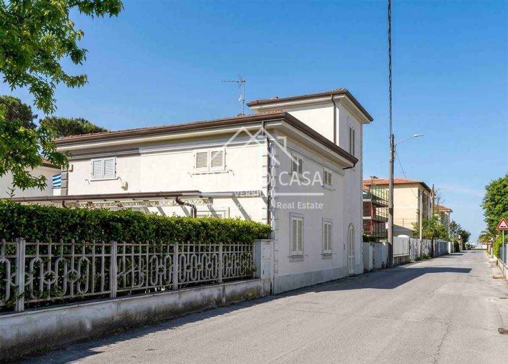 casa indipendente in vendita a Pietrasanta in zona Vignone
