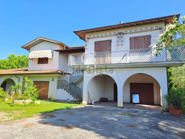 casa indipendente in vendita a Pietrasanta in zona Motrone