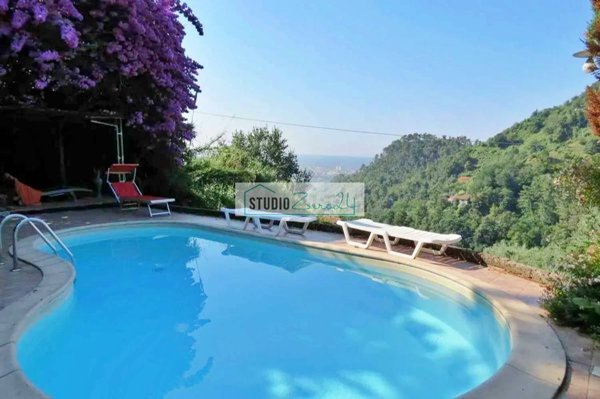 casa indipendente in vendita a Pietrasanta in zona Strettoia