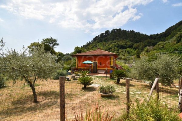 casa indipendente in vendita a Pietrasanta in zona Strettoia