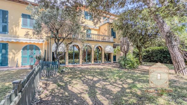 casa indipendente in vendita a Pietrasanta in zona Fiumetto