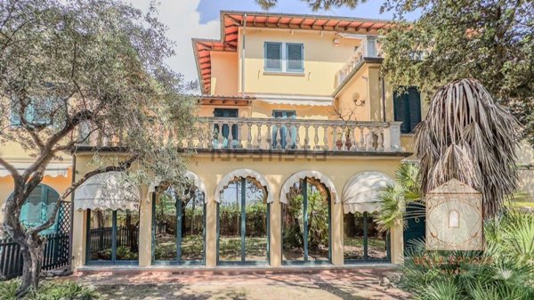 casa indipendente in vendita a Pietrasanta in zona Tonfano