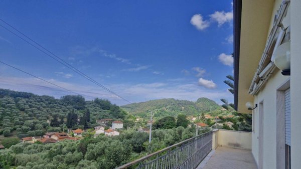 casa indipendente in vendita a Pietrasanta