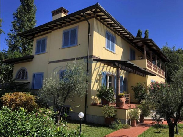 casa indipendente in vendita a Pietrasanta