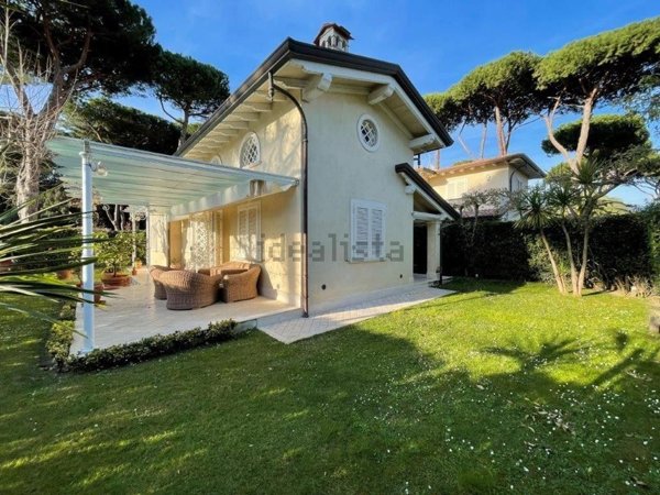 casa indipendente in vendita a Pietrasanta in zona Motrone
