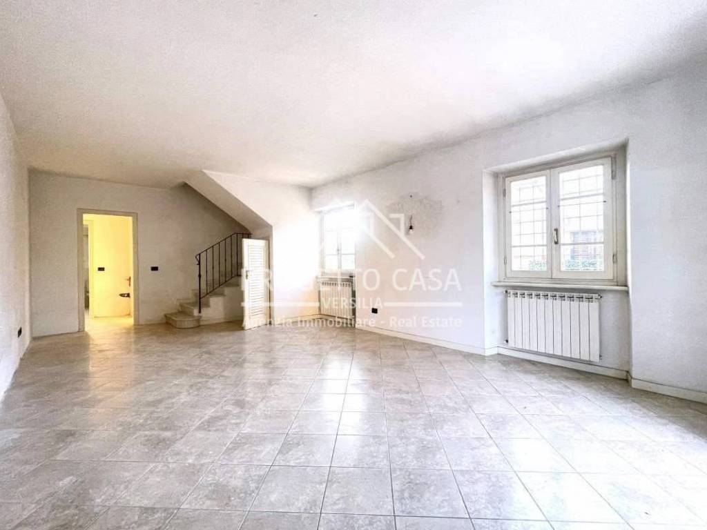 casa indipendente in vendita a Pietrasanta in zona Tonfano
