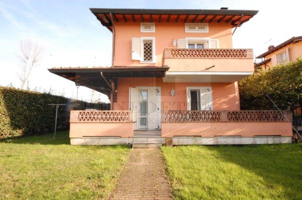 casa indipendente in vendita a Pietrasanta in zona Tonfano