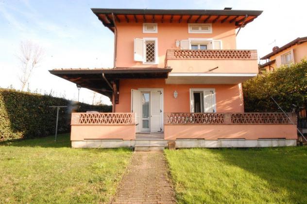 casa indipendente in vendita a Pietrasanta