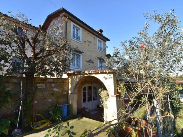 casa indipendente in vendita a Pietrasanta
