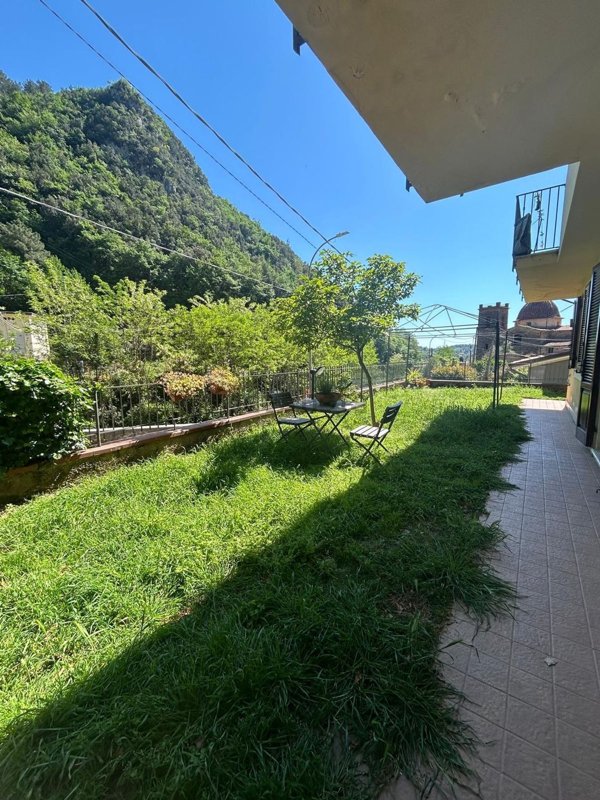 appartamento in vendita a Pietrasanta in zona Valdicastello