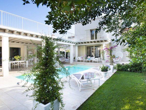 casa indipendente in vendita a Pietrasanta in zona Fiumetto