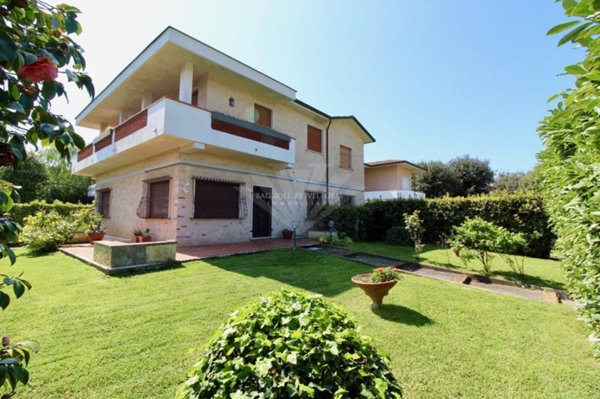 appartamento in vendita a Pietrasanta in zona Fiumetto