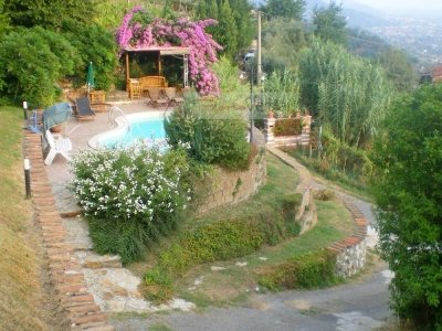 casa indipendente in vendita a Pietrasanta in zona Strettoia