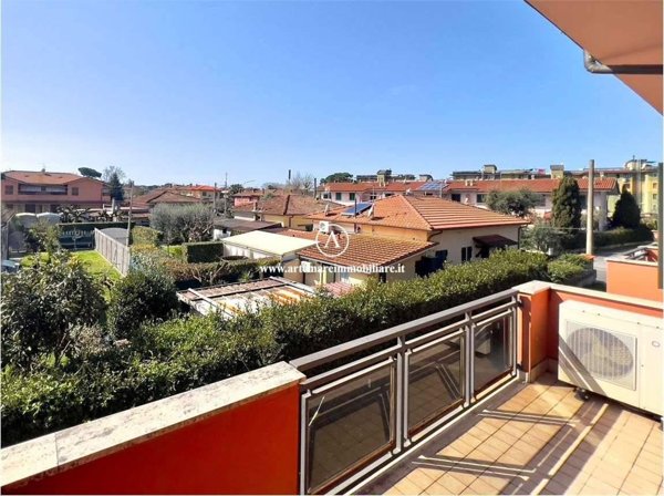 appartamento in vendita a Pietrasanta in zona Tonfano