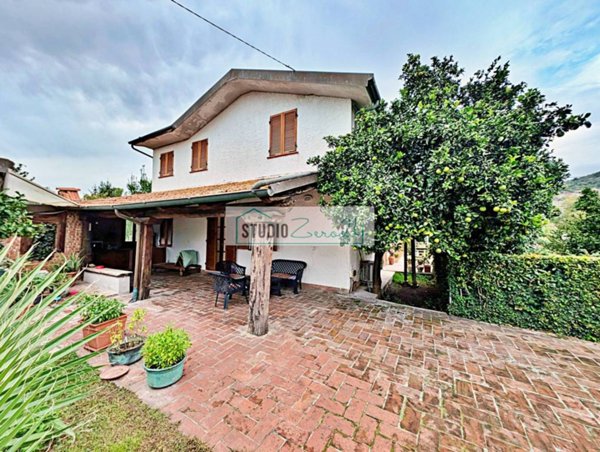 casa indipendente in vendita a Pietrasanta