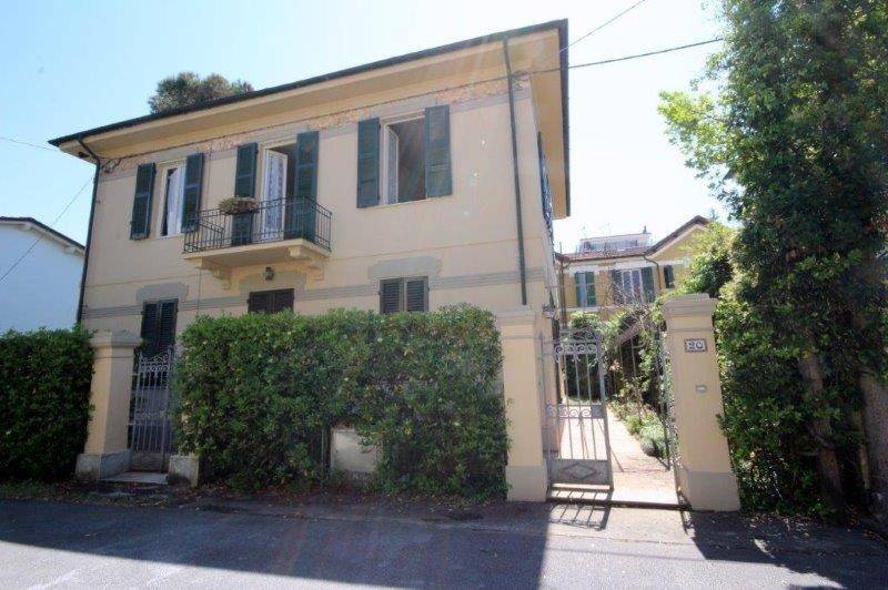 casa indipendente in vendita a Pietrasanta in zona Motrone