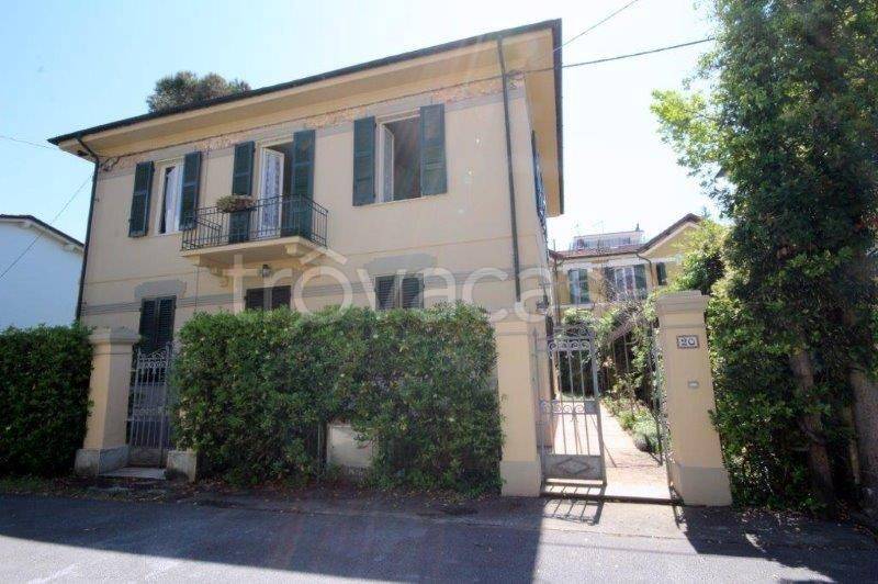 casa indipendente in vendita a Pietrasanta in zona Motrone