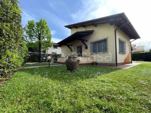 casa indipendente in vendita a Pietrasanta in zona Vignone