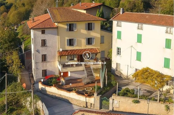 casa indipendente in vendita a Pietrasanta in zona Capezzano Monte