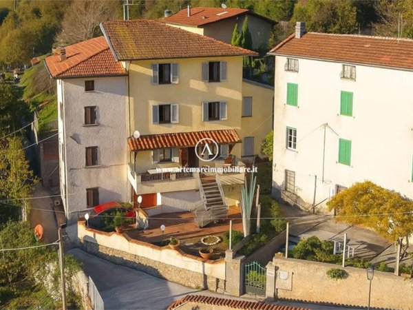casa indipendente in vendita a Pietrasanta in zona Capezzano Monte