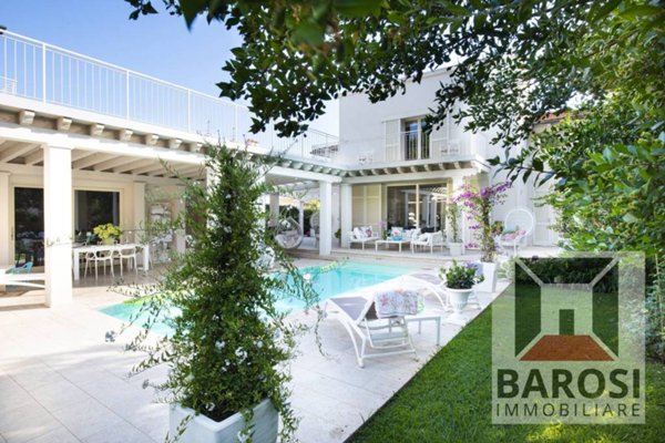 casa indipendente in vendita a Pietrasanta in zona Fiumetto