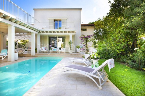 casa indipendente in vendita a Pietrasanta in zona Marina di Pietrasanta