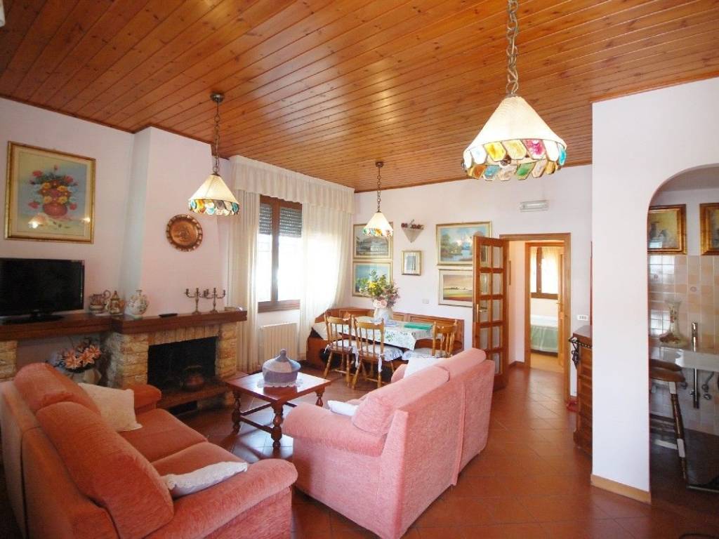 casa indipendente in vendita a Pietrasanta in zona Tonfano