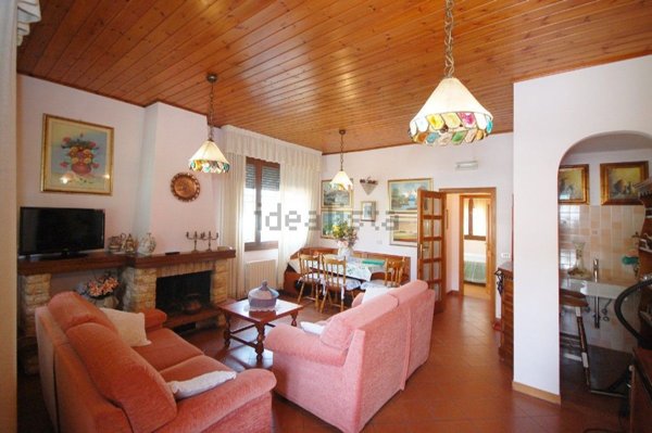 villa in vendita a Pietrasanta in zona Vignone