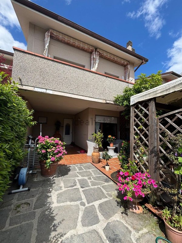 casa indipendente in vendita a Pietrasanta